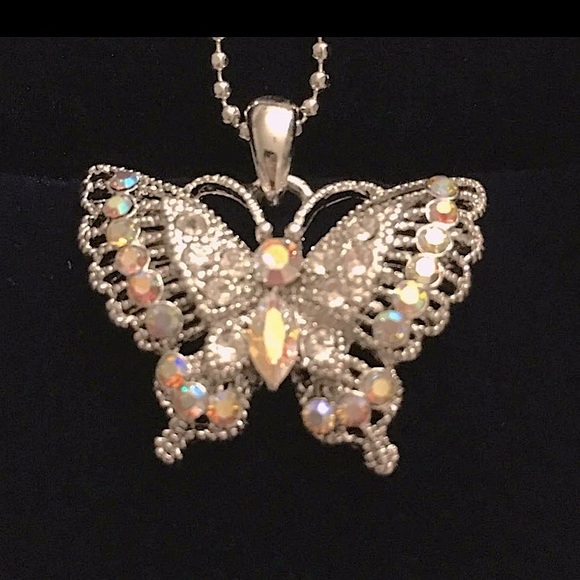 Jewelry - Small & Sparkly Butterfly